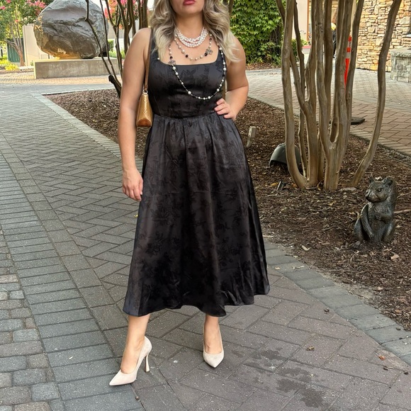 Wayf Dresses & Skirts - WAYF Corset Dress
Black and charcoal gray size S